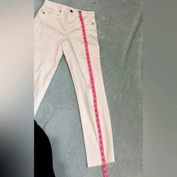 BLANKNYC The Madison Crop Distressed Straight Jean - Size 24 - Picture 7 of 10